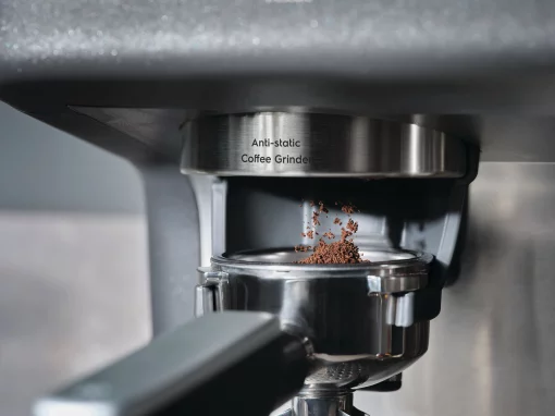 Кавоварка Electrolux ріжкова, 3л, зерно+мелена, ручний капуч, кавомолка, підігрів чашок, подача гар. води, чорний