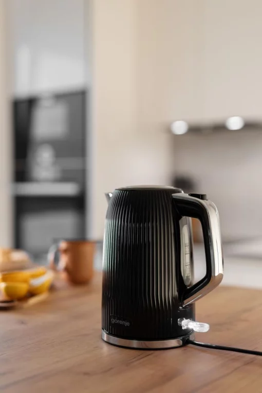 Електрочайник Gorenje 1.7л, Strix-контроль, чорний матовий