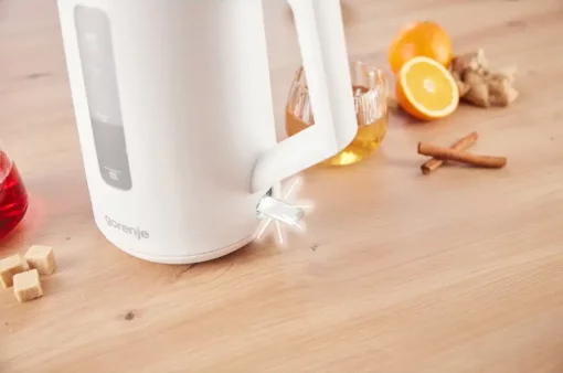 Електрочайник Gorenje 1.7л, Strix контроль, білий матовий