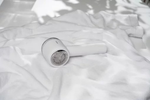 Машинка для видалення катишків Ardesto, 8500 обертів на хв, велика площа лез, 90 хв. роботи на одному заряді, USB-C > USB-A, білий