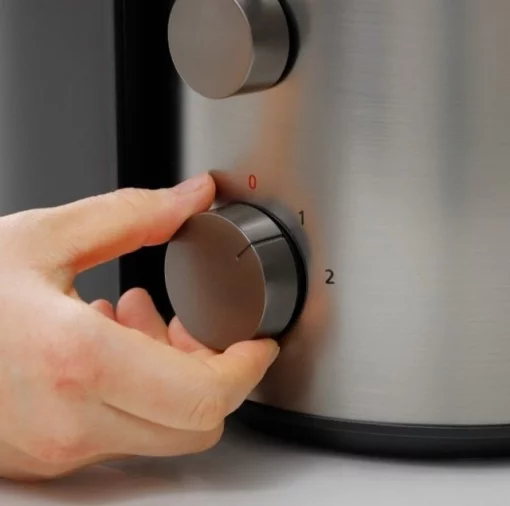 Соковитискач Panasonic відцентрований 1000Вт, чаша-1.5л, жмих-2л, жолоб на ціле яблуко, пластик/метал, чорний