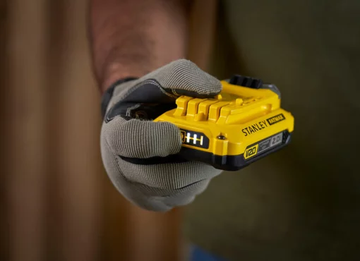 Зарядний пристрій та 2 акумулятора 18В STANLEY FATMAX SFMCB12D2