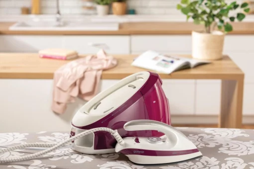 Праска-парогенератор Gorenje, 2800Вт, 1700мл, паровий удар -140гр, мех.упр., керам. підошва, бордовий