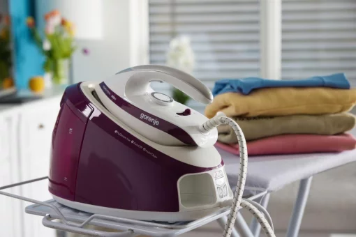 Праска-парогенератор Gorenje, 2800Вт, 1700мл, паровий удар -140гр, мех.упр., керам. підошва, бордовий