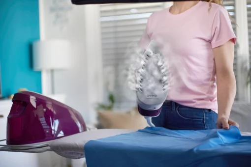 Праска-парогенератор Gorenje, 2800Вт, 1700мл, паровий удар -140гр, мех.упр., керам. підошва, бордовий