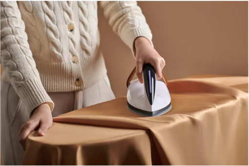 Праска-парогенератор Sencor, 3000Вт, 1500мл, паровий удар -430гр, постійна пара - 160гр, Anti-calc, керам. підошва, біло-коричневий