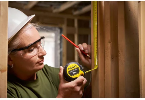 Рулетка вимірювальна CONTROL-LOCK довжиною 5 м, шириною 25 мм, в обгумованому корпусі, з подвійною шкалою STANLEY STHT37231-0