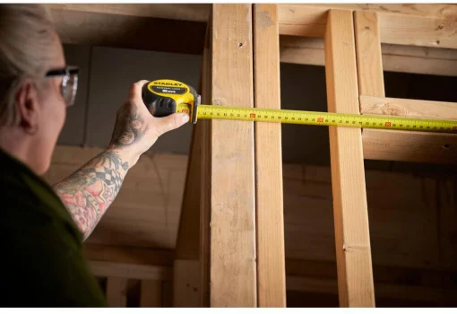 Рулетка вимірювальна CONTROL-LOCK довжиною 8 м, шириною 25 мм, в обгумованому корпусі, з подвійною шкалою STANLEY STHT37232-0