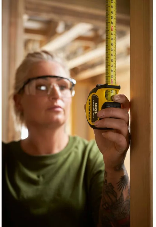 Рулетка вимірювальна CONTROL-LOCK довжиною 10 м, шириною 25 мм, в обгумованому корпусі, з подвійною шкалою STANLEY STHT37241-3