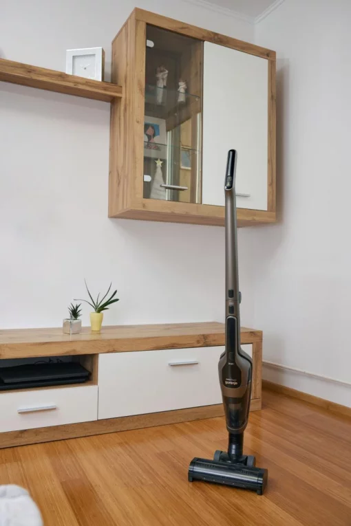 Пилосос Gorenje бездротовий, 176Вт, конт пил -0.6л, автон. робота до 70хв, HEPA, 2 в 1, підсвічування, індикатор, щітка- електротурбо, бронзи