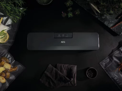 Вакууматор AEG для рулонів, пакетів і контейнерів, 80Вт, 30см, електронне керування, +10 пакетів, пластик, чорний